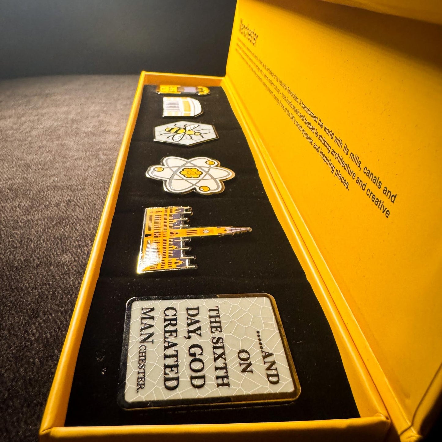 Iconic Manchester Pin badge gift set