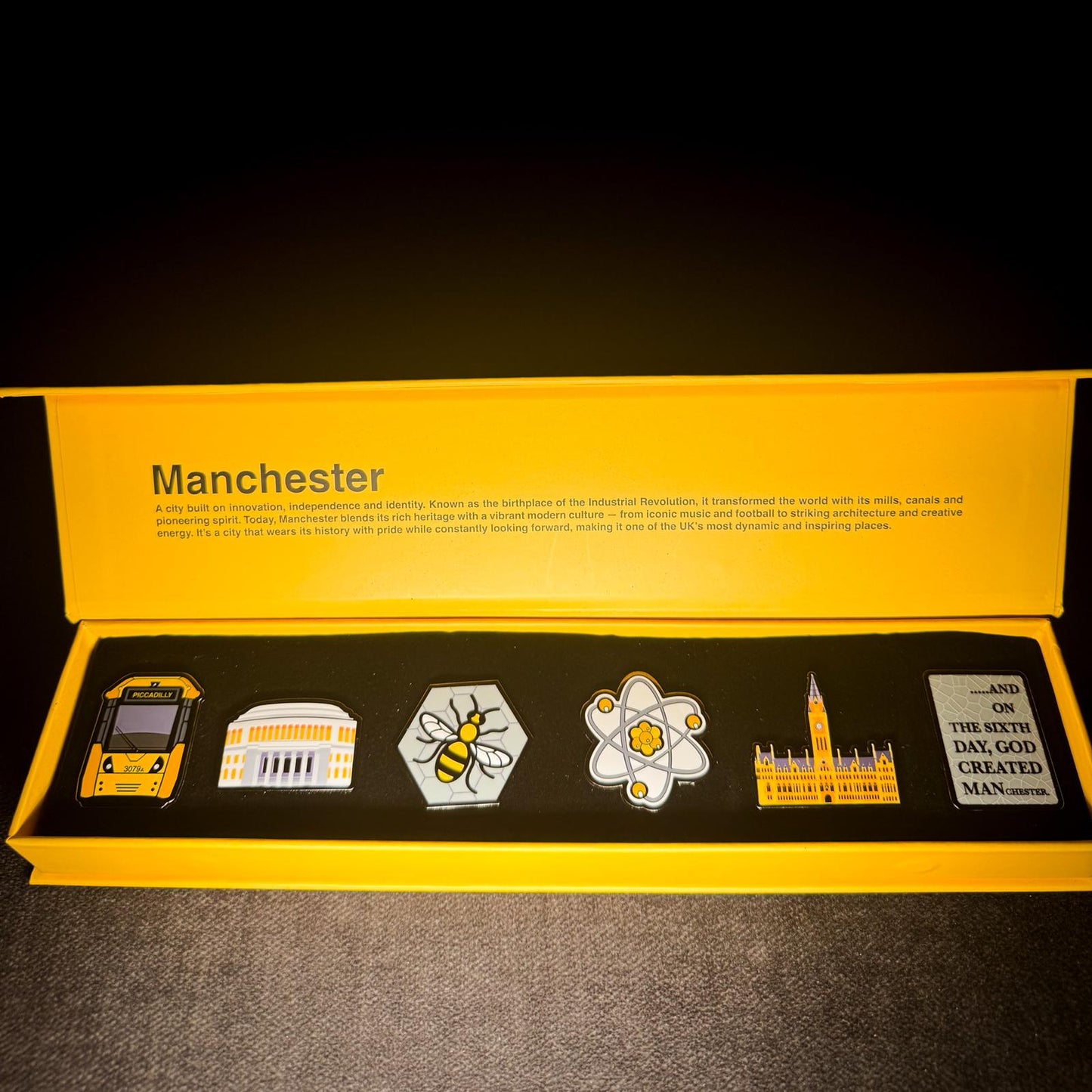 Iconic Manchester Pin badge gift set