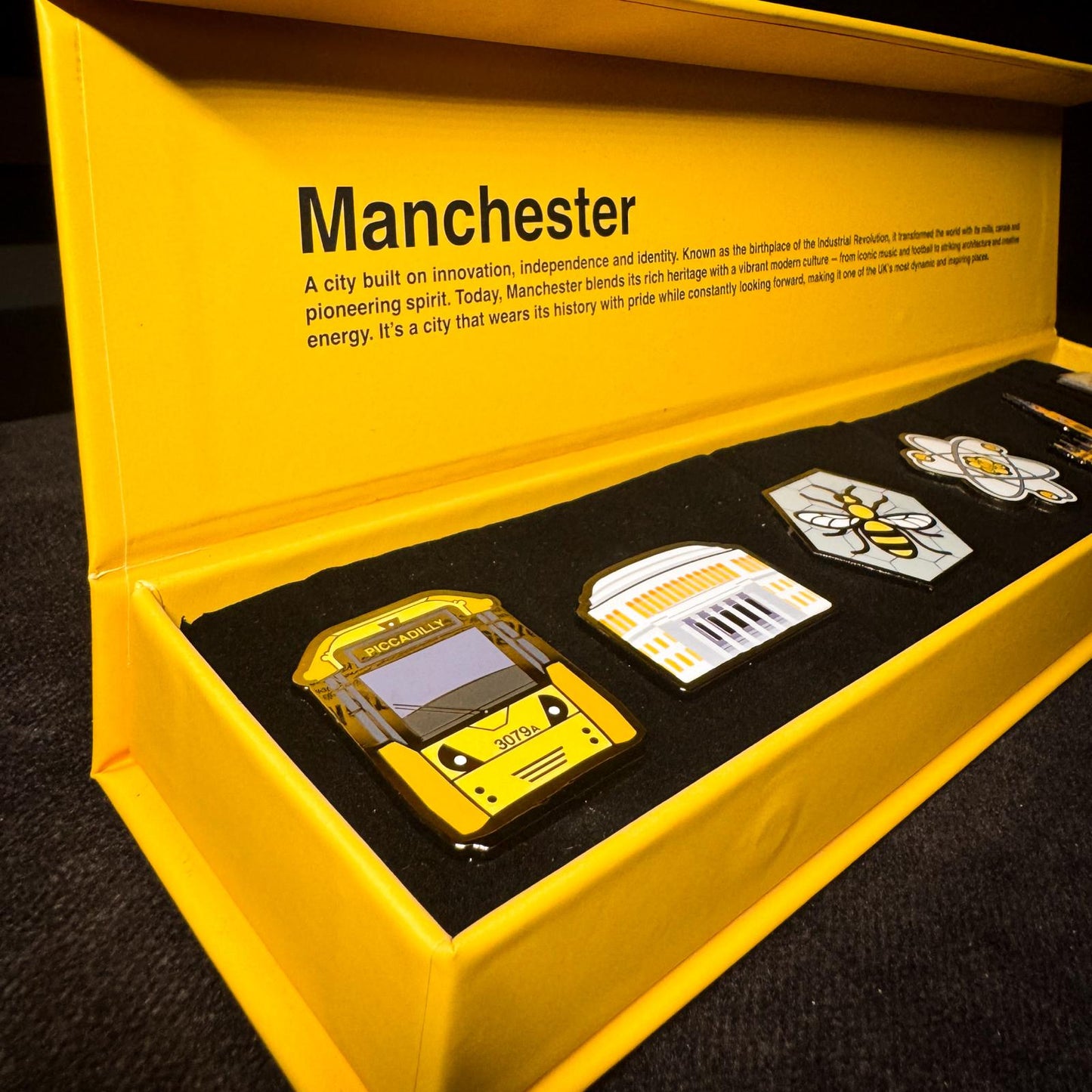 Iconic Manchester Pin badge gift set